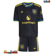 Camisa de Futebol Manchester United Harry Maguire #5 Equipamento Alternativo Infantil 2025-26 Manga Curta (+ Calças curtas)